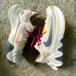 Women’s size 8 basketball shoes